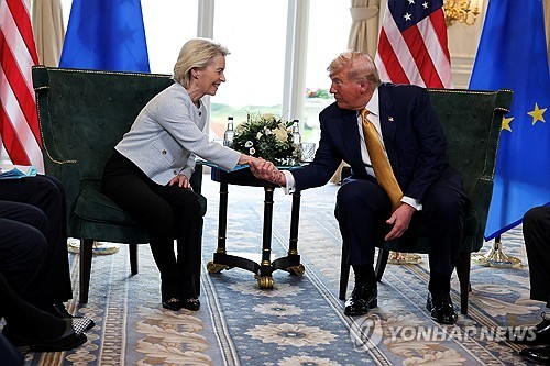 무역 합의 발표하는 미-EU 정상