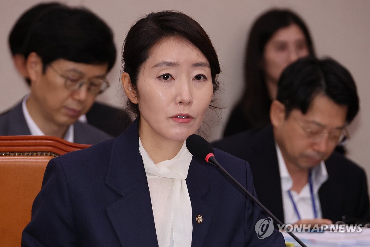 답변하는 강선우 여가부 장관 후보자