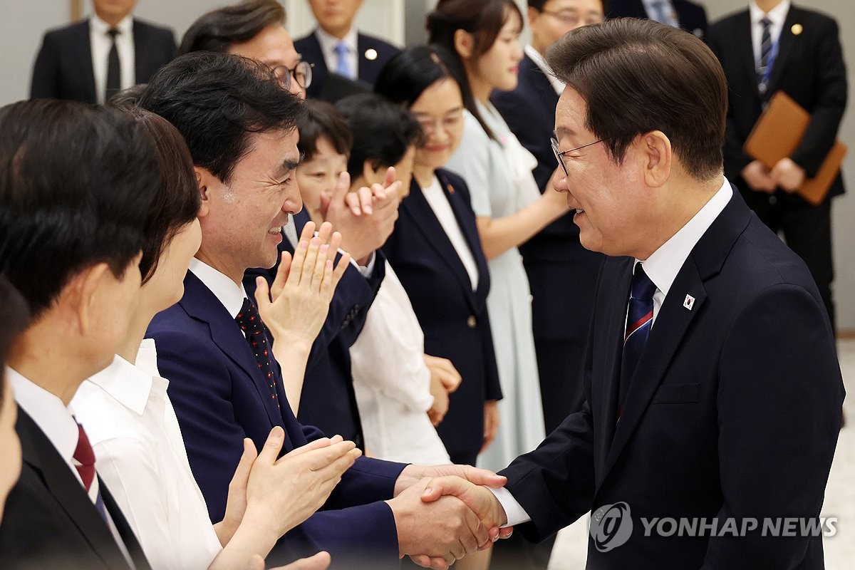 이재명 대통령과 안규백 통일부 장관