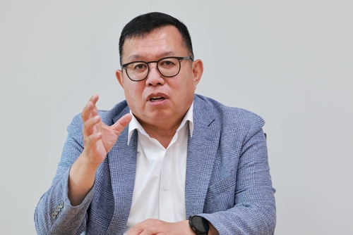 연합뉴스와 인터뷰 중인 전인범 전(前) 특전사령관