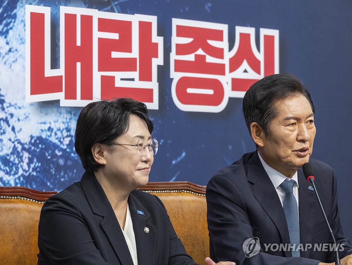조국혁신당 찾아 발언하는 정청래