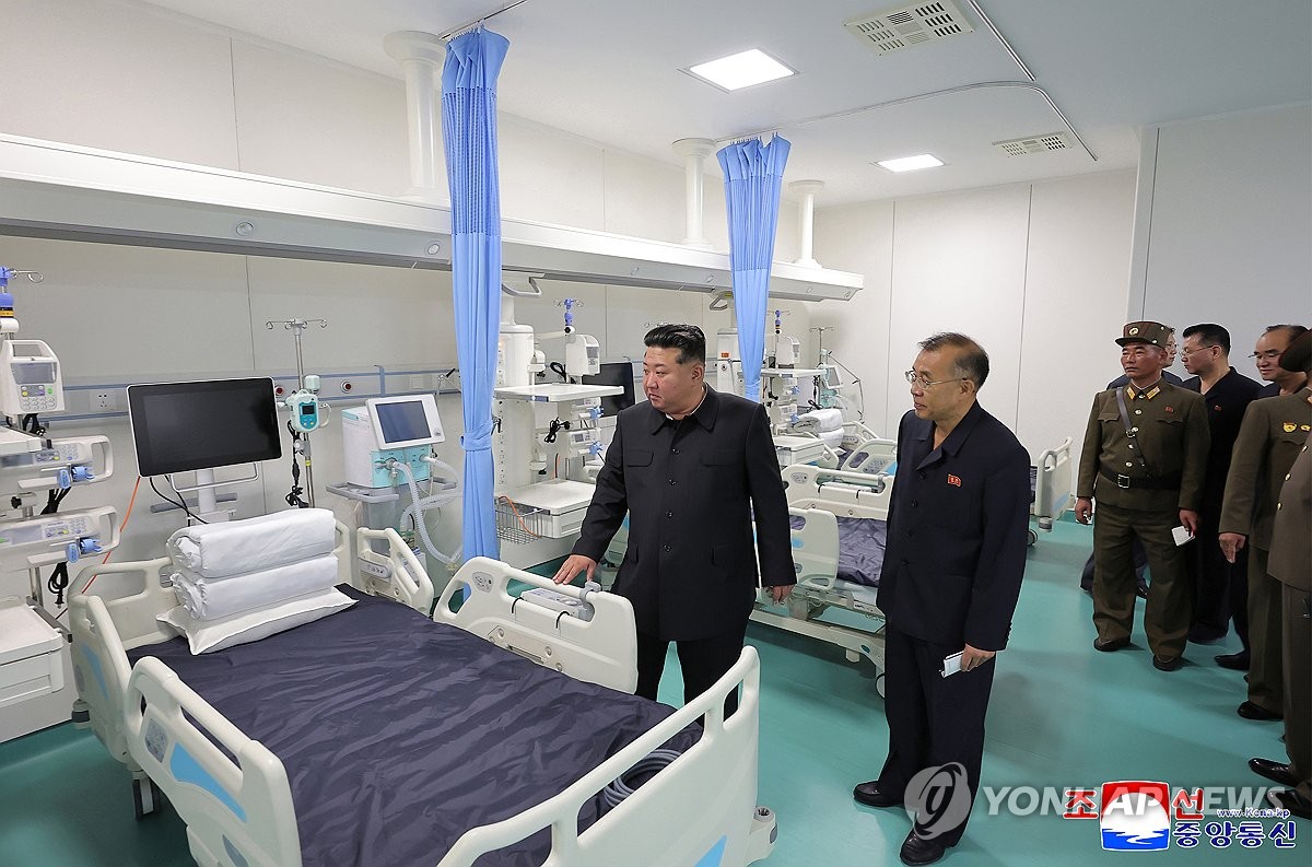 김정은, 준공 앞둔 평양종합병원 시찰