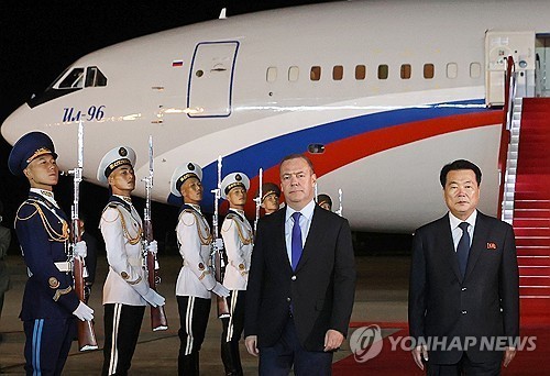 메드베데프 평양 도착