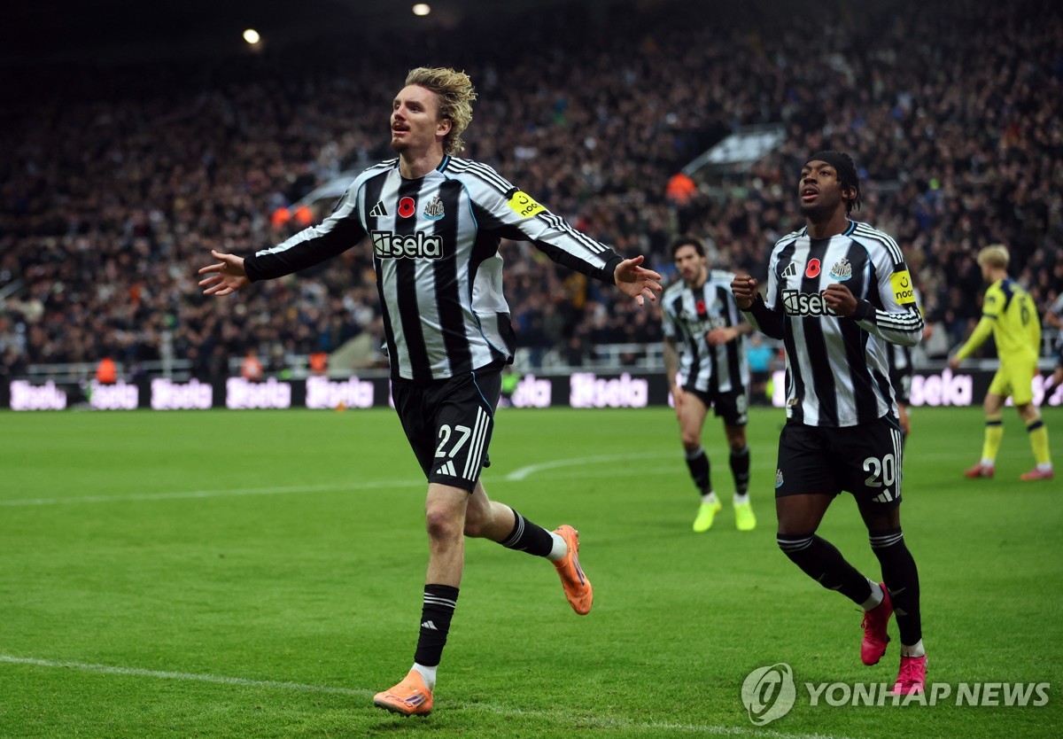 뉴캐슬 닉 볼테마데의 골 세리머니