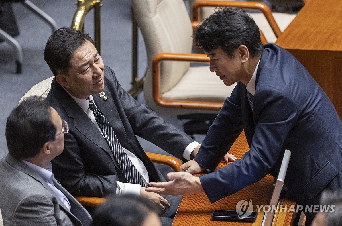 대화하는 민주당 원내지도부