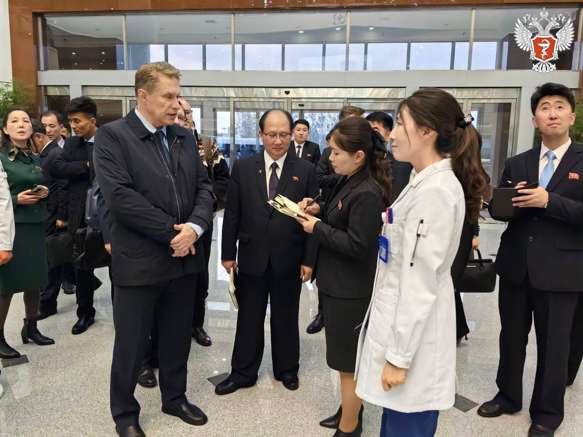 지난달 말 평양종합병원 방문한 미하일 무라시코 러시아 보건부 장관 