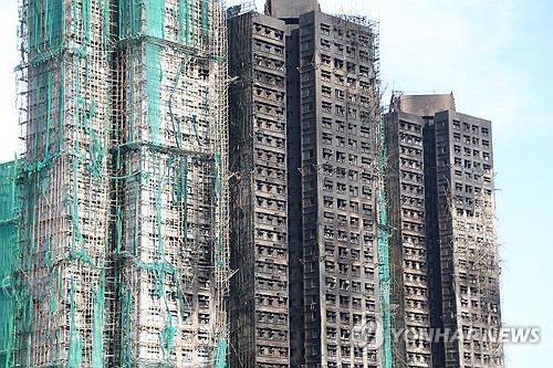 대형 화재 발생한 홍콩 아파트 단지