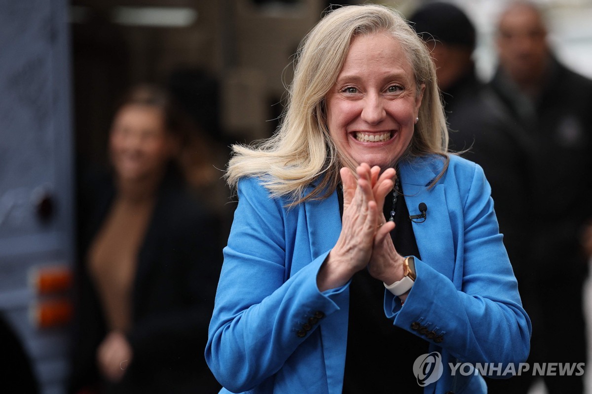 美버지니아 주지사에 당선된 스팬버거