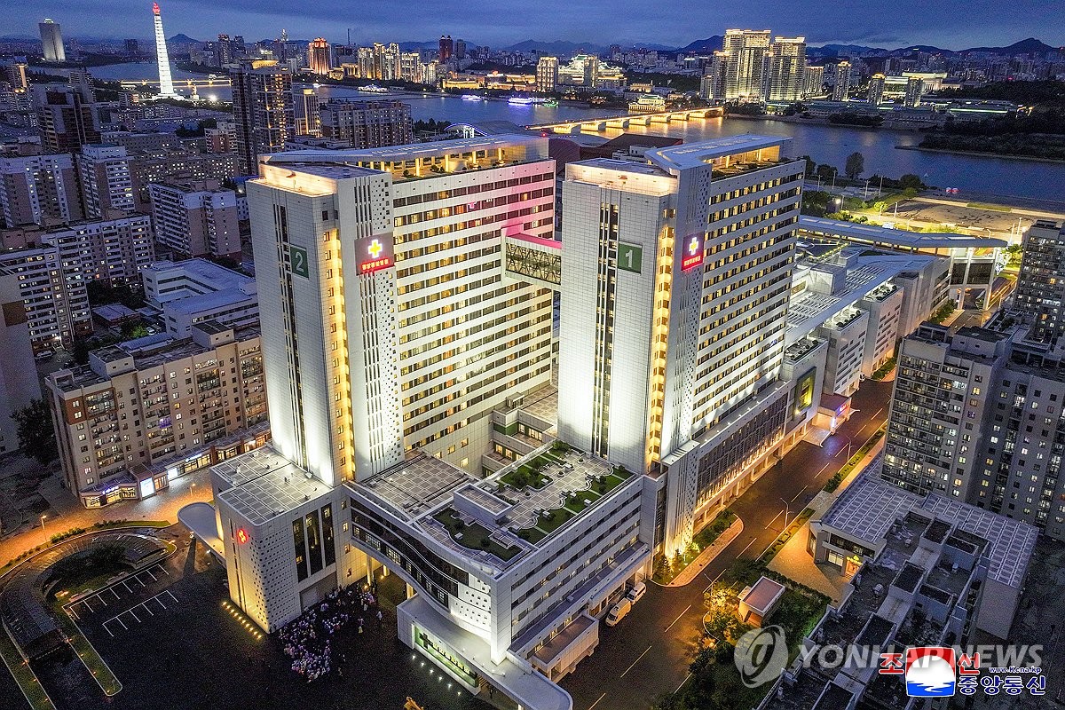 김정은, 평양종합병원 준공식 참석