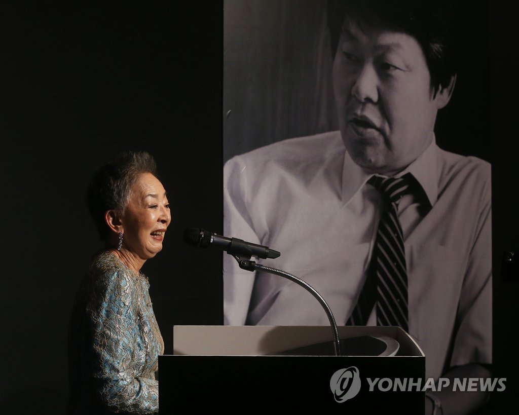 <부산영화제>축사 하는 배우 김지미