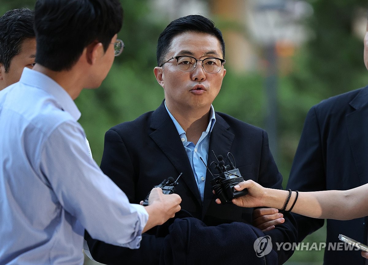 특검 들어서며 답변하는 김예성