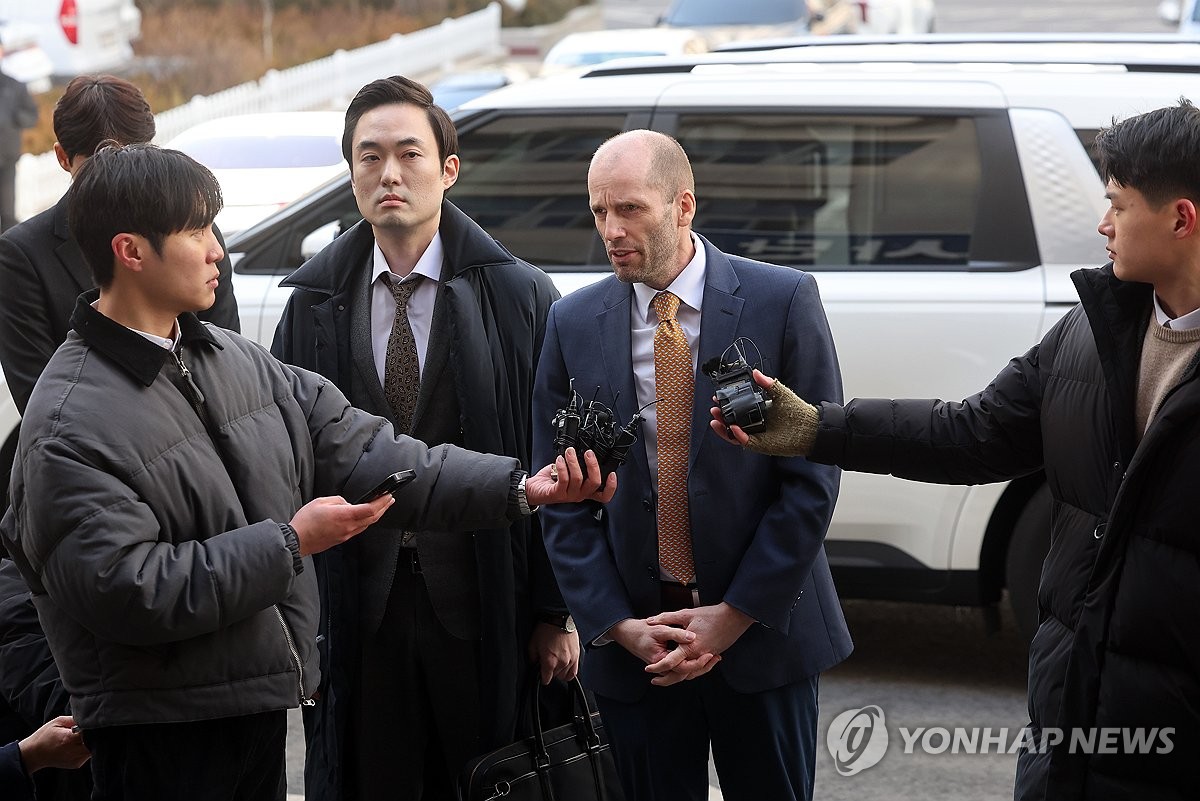 경찰, 쿠팡 로저스 대표 재소환