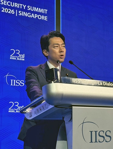 31일 아시아안보회의에서 연설하는 고이즈미 신지로 일본 방위상